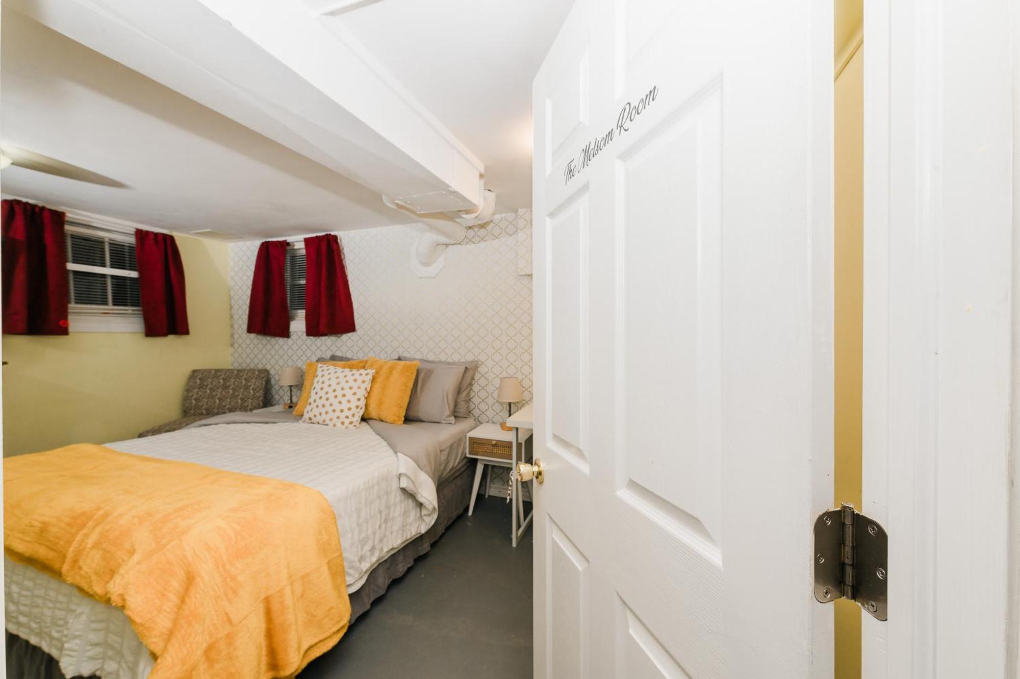 Quaint & Cozy Accommodation エドモントン エクステリア 写真