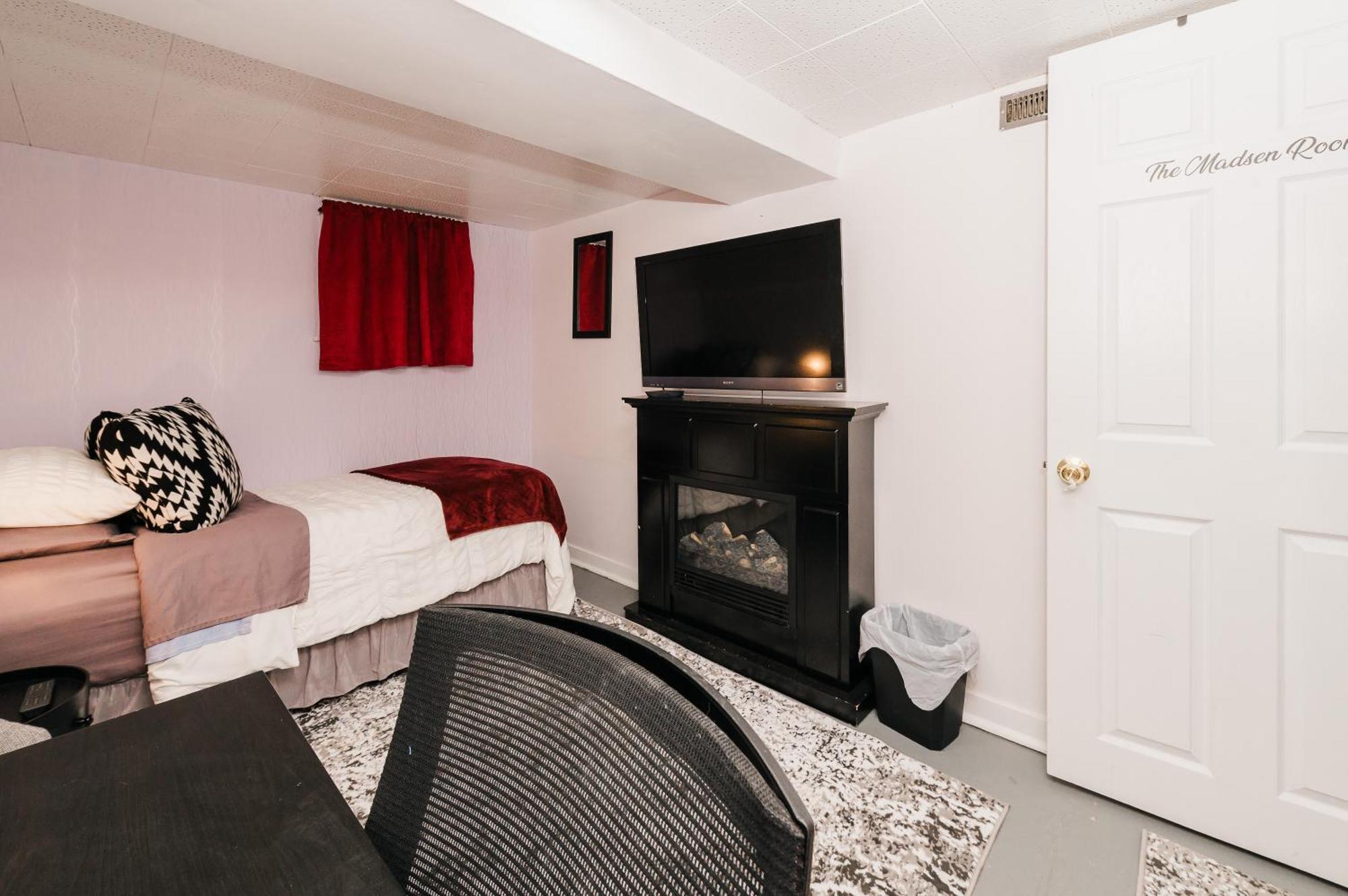 Quaint & Cozy Accommodation エドモントン エクステリア 写真