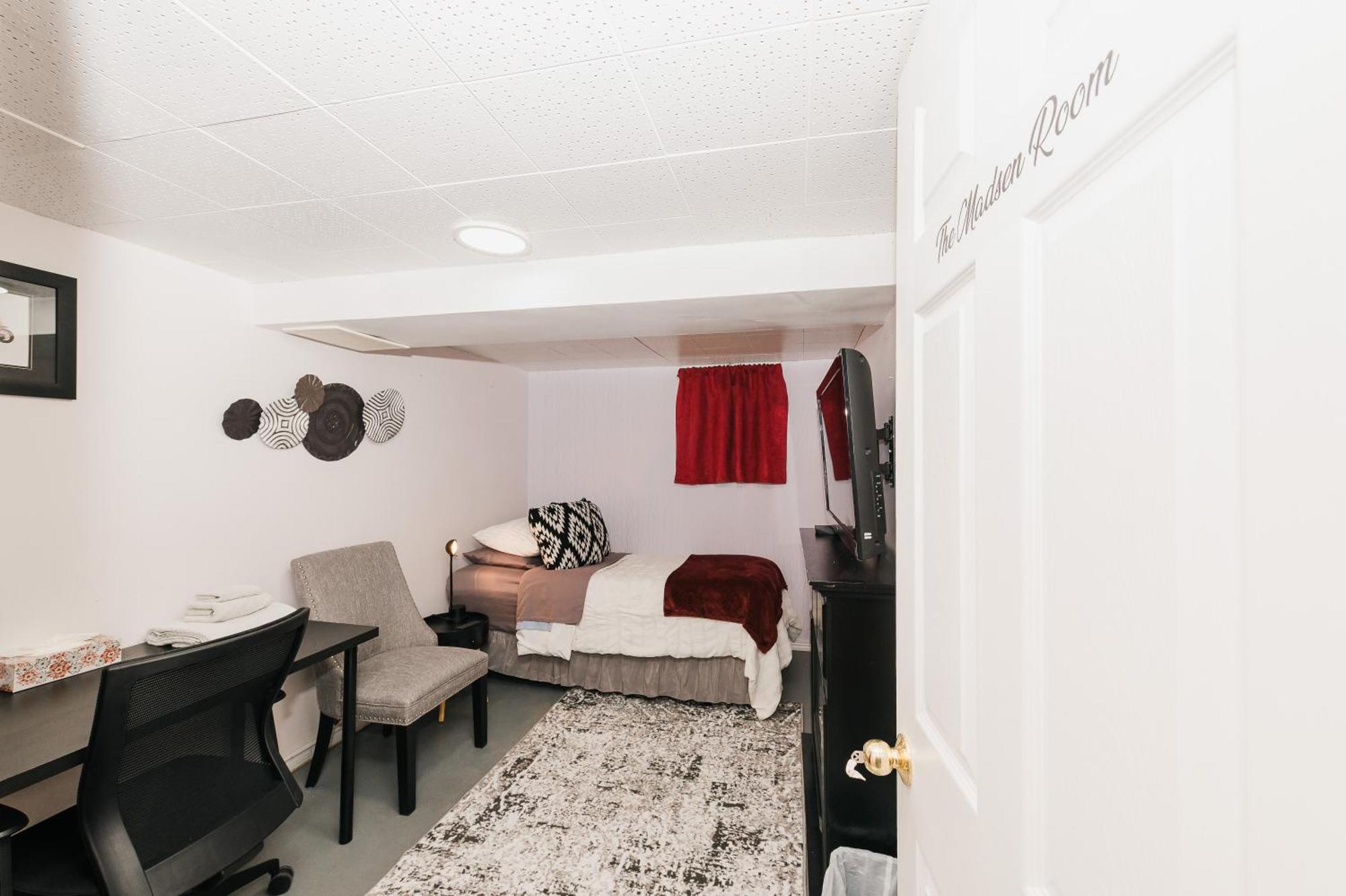 Quaint & Cozy Accommodation エドモントン エクステリア 写真