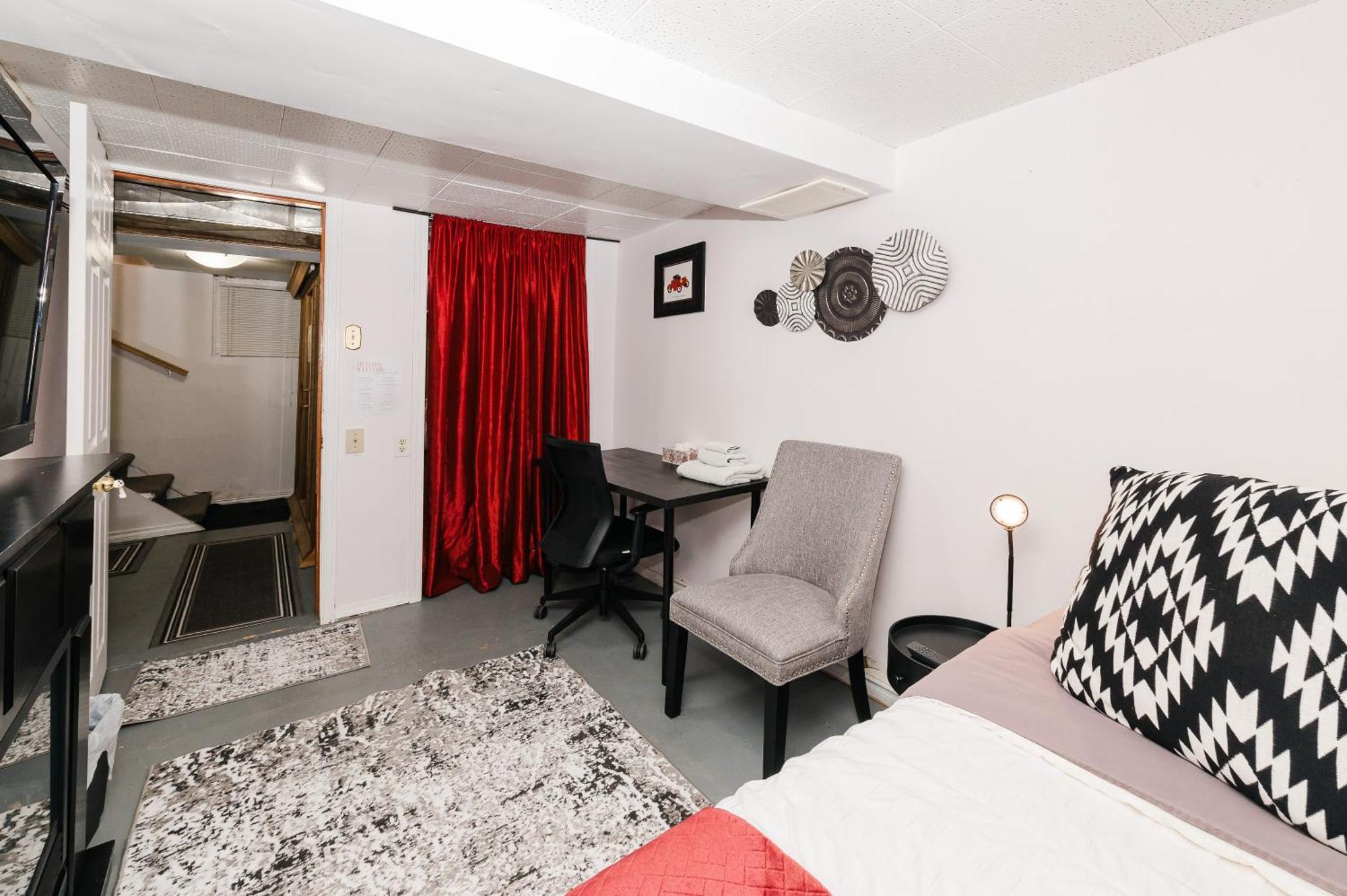 Quaint & Cozy Accommodation エドモントン エクステリア 写真